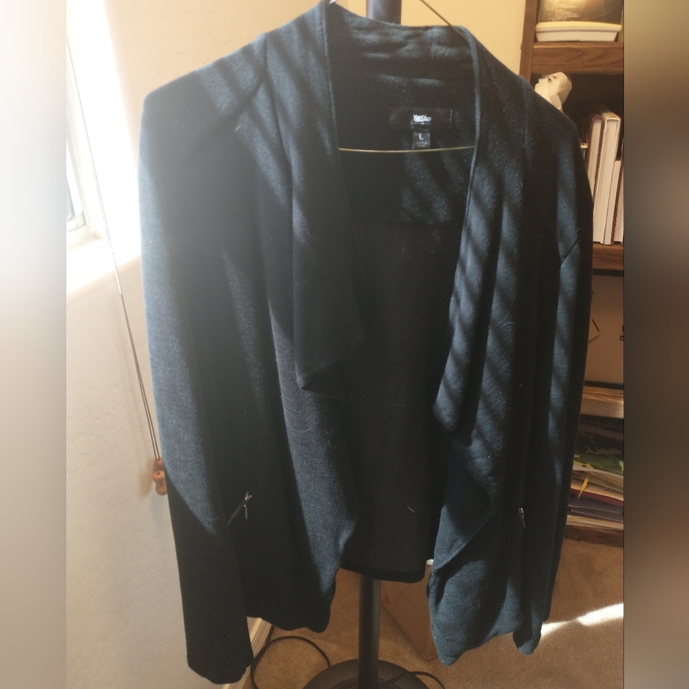 Mossimo black jacket, Large. Two zippered pockets.Open front.